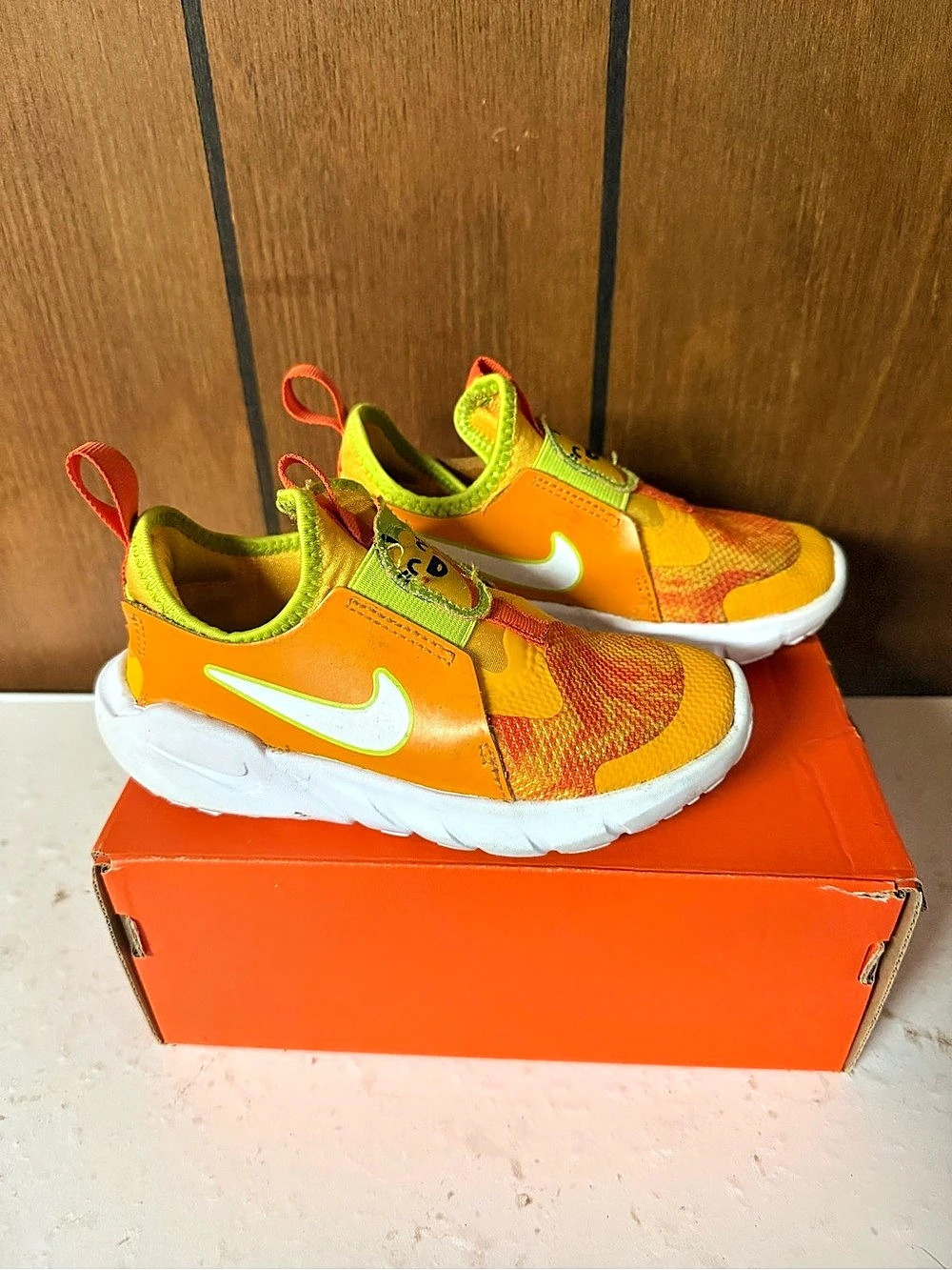 Nike Flex Runner 2 LIL PSV Boys US 11 Orange & Yellow Sneakers